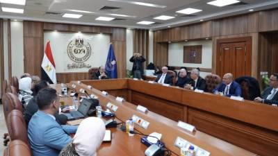 رئيس هيئة الدواء يجتمع مع أعضاء الاتحاد العام للغرف التجارية وغرفتي وتجارة الدواء وممثلي الشركات