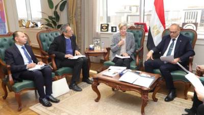 وزير العمل يستقبل وفدًا من المؤسسة الألمانية للتعاون الدولي لتعزيز التعاون في الملفات المُشتركة