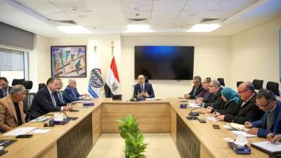 وزير قطاع الأعمال العام يتابع أداء قطاع الصناعات الكيماوية وموقف تنفيذ مشروعات التطوير