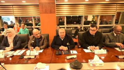 وزير الصناعة والنقل يبحث مع وزيرا الكهرباء والإسكان و المطورين الصناعيين بالمناطق الصناعية