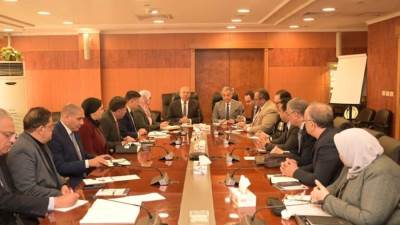 وزير الصناعة يبحث التحديات التي تواجه مستثمري المناطق الصناعية بالإسماعيلية وسبل حلها