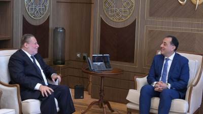 رئيس الوزراء يلتقي محافظ البنك المركزي لمتابعة عدد من الملفات