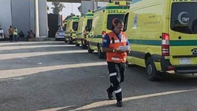 إدخال 40 مصابًا فلسطينيًا قادمين من قطاع غزة لتلقي العلاج