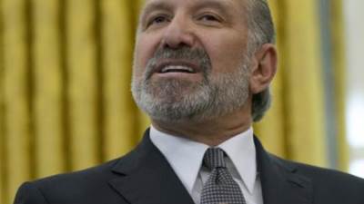 وزير التجارة الأمريكي: ترامب ملتزم بالجدول الزمني للرسوم الجمركية على الألومنيوم والصلب