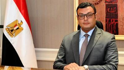 وزير الإسكان يُتابع مشروعات التطوير وترفيق الأراضى بالمناطق الصناعية بالعاشر من رمضان