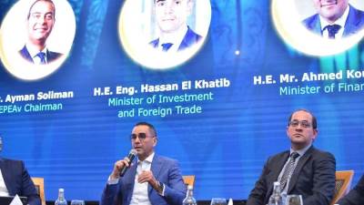 وزير الاستثمار يستعرض جهود الدولة الهادفة لتيسير بيئة الاستثمار وتعزيز حركة التجارة الخارجية