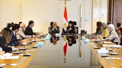 وزيرا التخطيط والكهرباء يبحثان الخطة الاستثمارية لقطاع الكهرباء والطاقة المتجددة للعام المالي الجديد