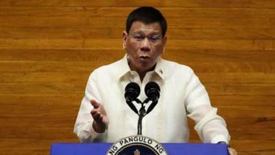 اعتقال رئيس الفلبين السابق دوتيرتي تنفيذا لمذكرة اعتقال دولية ونقله إلى لاهاي