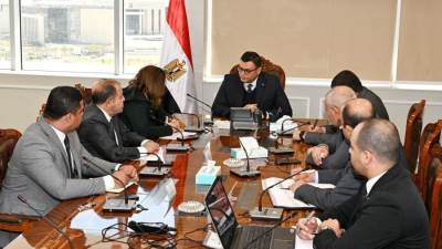 وزير الإسكان يؤكد أهمية الانتهاء من كافة إجراءات طرح 400 ألف وحدة سكنية
