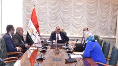 وزير العمل يبحث مستجدات إعداد استراتيجية لتطوير مهام وخدمات الوزارة