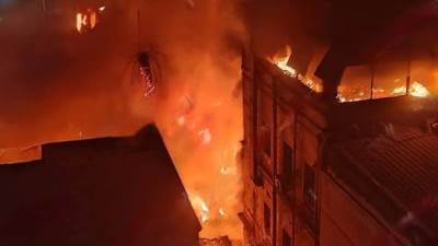 نائب رئيس الوزراء وزير الصحة يتابع تداعيات الحريق الذي اشتعل بجوار إدارة التراخيص الطبية