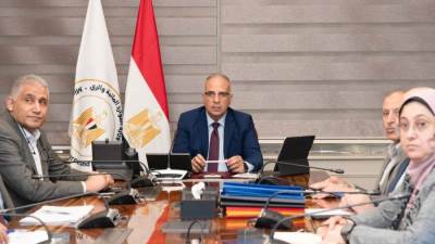 سويلم يتابع الموقف المائى والاستعداد لفترة أقصى الإحتياجات المائية بمحافظات الإسماعيلية والسويس وبورسعيد