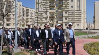مدبولي يسلم عقود وحدات سكنية ضمن مبادرة "سكن لكل المصريين" لمنخفضي ومتوسطي الدخل