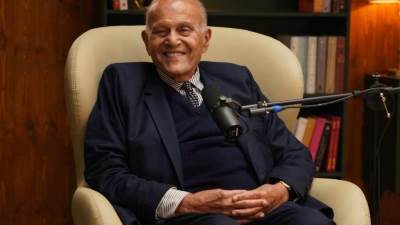 السير مجدي يعقوب في بودكاست "بداية جديدة" يكشف عن حلم بناء مستشفى جديد بالقاهرة: سيقضي على قوائم الانتظار