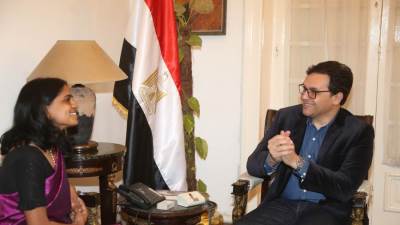 وزير الثقافة يلتقي القائم بأعمال سفير الهند بالقاهرة ويتسلم دعوة لقمة ويفز 2025
