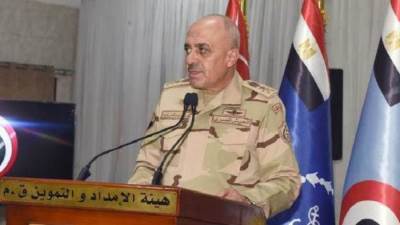 رئيس أركان حرب القوات المسلحة يتناول وجبة الإفطار مع مقاتلى هيئة الإمداد والتموين