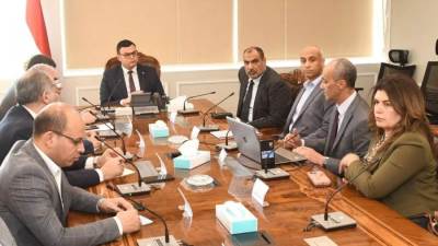 وزير الإسكان يلتقى ممثلي إحدى الشركات العالمية المتخصصة في إنشاء البحيرات "crystal lagoon " ومعالجة مياه الصرف الصحيه