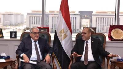 وزير العمل يلتقي رئيس الهيئة العامة للتأمين الصحي