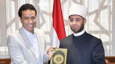 تقديرًا لدوره في نشر القيم المجتمعية.. وزير الأوقاف يكرِّم الفنان القدير سامح حسين