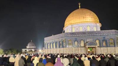 70 ألفًا يؤدون صلاتي العشاء والتراويح في المسجد الأقصى