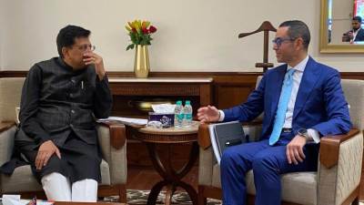 وزير الاستثمار يلتقي وزير التجارة الهندي لبحث سبل تعزيز العلاقات الاقتصادية بين البلدين
