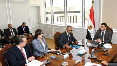 وزير الإسكان يبحث سبل التعاون مع إحدى الشركات الألمانية المتخصصة في مجال مياه الشرب والصرف الصحي