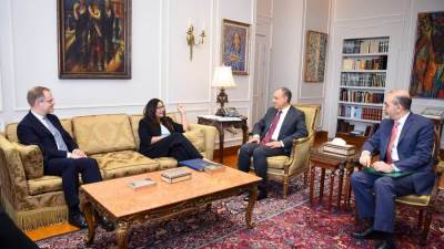 وزير الخارجية والهجرة يستقبل المبعوث التجارى البريطانى الخاص لمصر