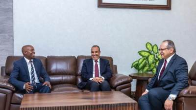 وزير الخارجية يصل إلى تنزانيا