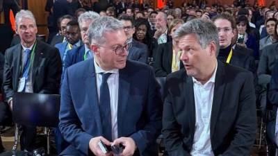 وزير البترول يلتقي وزير الشئون الاقتصادية والعمل المناخي الألماني