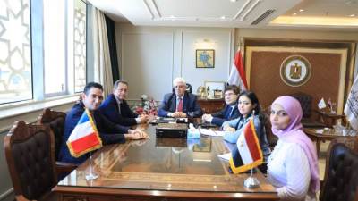 وزير التعليم العالي يستقبل السفير الفرنسي لمتابعة تحضيرات المؤتمر المصري الفرنسي للتعليم العالي والبحث العلمي