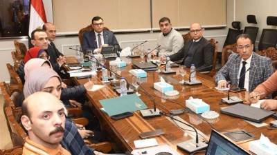  وزير الإسكان يتابع موقف مشروعات الطرق وتطوير الكورنيش بمحافظة الإسكندرية