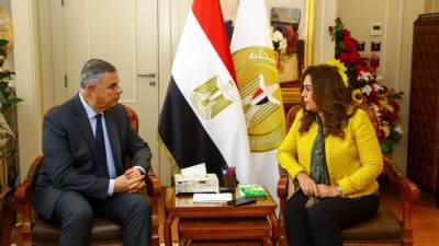 وزيرة التنمية المحلية تتابع مع محافظ الإسكندرية عدد من ملفات العمل المختلفة