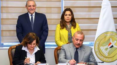  وزيرة التنمية ومحافظ الغربية يشهدان توقيع عقد إدارة وتشغيل محطة طنطا لإنتاج البيض