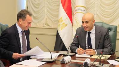 وزير التعليم يعقد اجتماعا مع السفير الفرنسي لدعم التعاون وزيادة عدد المدارس الفرنسية