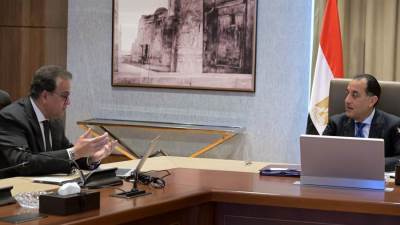 رئيس الوزراء يتابع مع وزير الصحة عددا من ملفات العمل