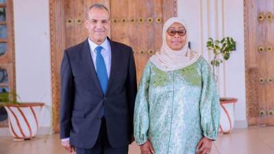 وزير الخارجية والهجرة يسلم رسالة خطية من الرئيس السيسي إلى رئيسة تنزانيا المتحدة