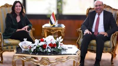 وزير الطيران المدني يبحث مع مسئولي شركة مطارات أبوظبي سُبل التعاون المشترك