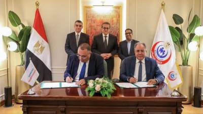 وزير الصحة يشهد توقيع مذكرة تفاهم مع شركة "سيمنز" لإنشاء أول مركز لتطوير أجهزة الأشعة