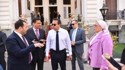 وزير الصحة يتفقد المعامل المركزية والعلاج الحر وإدارة التراخيص لمتابعة أعمال تجديد المبنى