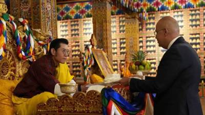 سفير مصر في نيودلهي يقدم أوراق اعتماده سفيرًا غير مقيم لملك بوتان