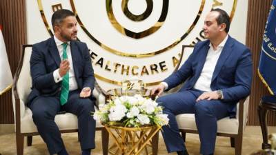 رئيس الرعاية الصحية يلتقى رئيس مجلس إدارة شركة ساندوز مصر للأدوية لمتابعة مشروعات التعاون