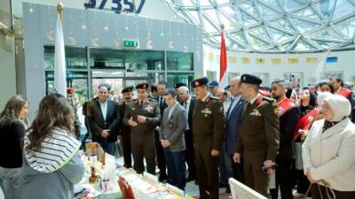 قوات الدفاع الشعبى والعسكرى تنظم زيارة لعدد من طلبة الجامعات ومدارس العسكرىة إلى مستشفى سرطان الأطفال (57357)