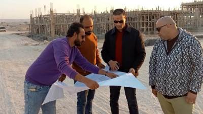 رئيس جهاز الساحل الشمالي يتابع الأعمال الجارية بقرية "ألماظة باى” السياحية