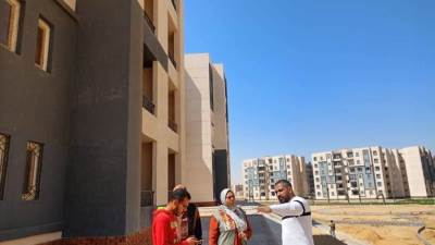 وزير الإسكان يتابع سير العمل بالمشروعات السكنية بمدينة أكتوبر الجديدة
