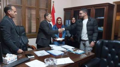 وزارة العمل : تسليم عقود عمل جديدة لشباب محافظة القاهرة