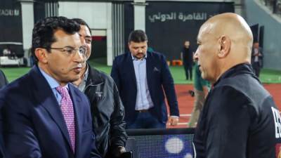 انتقد أداء المنتخب.. مشادة بين وزير الرياضة وحسام حسن بعد الفوز على سيراليون و"أبوريدة" يتدخل للتهدئة