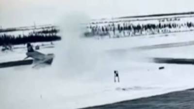 روسيا تعلن انقلاب طائرة أثناء هبوطها دون تسجيل أي خسائر