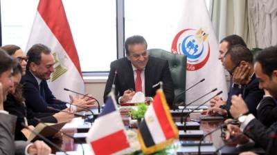 وزير الصحة يبحث مع سفير فرنسا لدى مصر تعزيز سبل التعاون