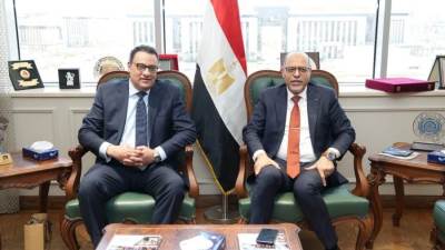 وزير العمل يستقل سفير مصر لدى جمهورية التشيك للتباحث في الملفات المشتركة