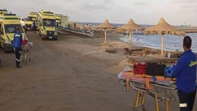 خالد عبدالغفار يوجه بتوفير سبل الرعاية الصحية للمصابين بحادث غرق غواصة للرحلات بالبحر الأحمر